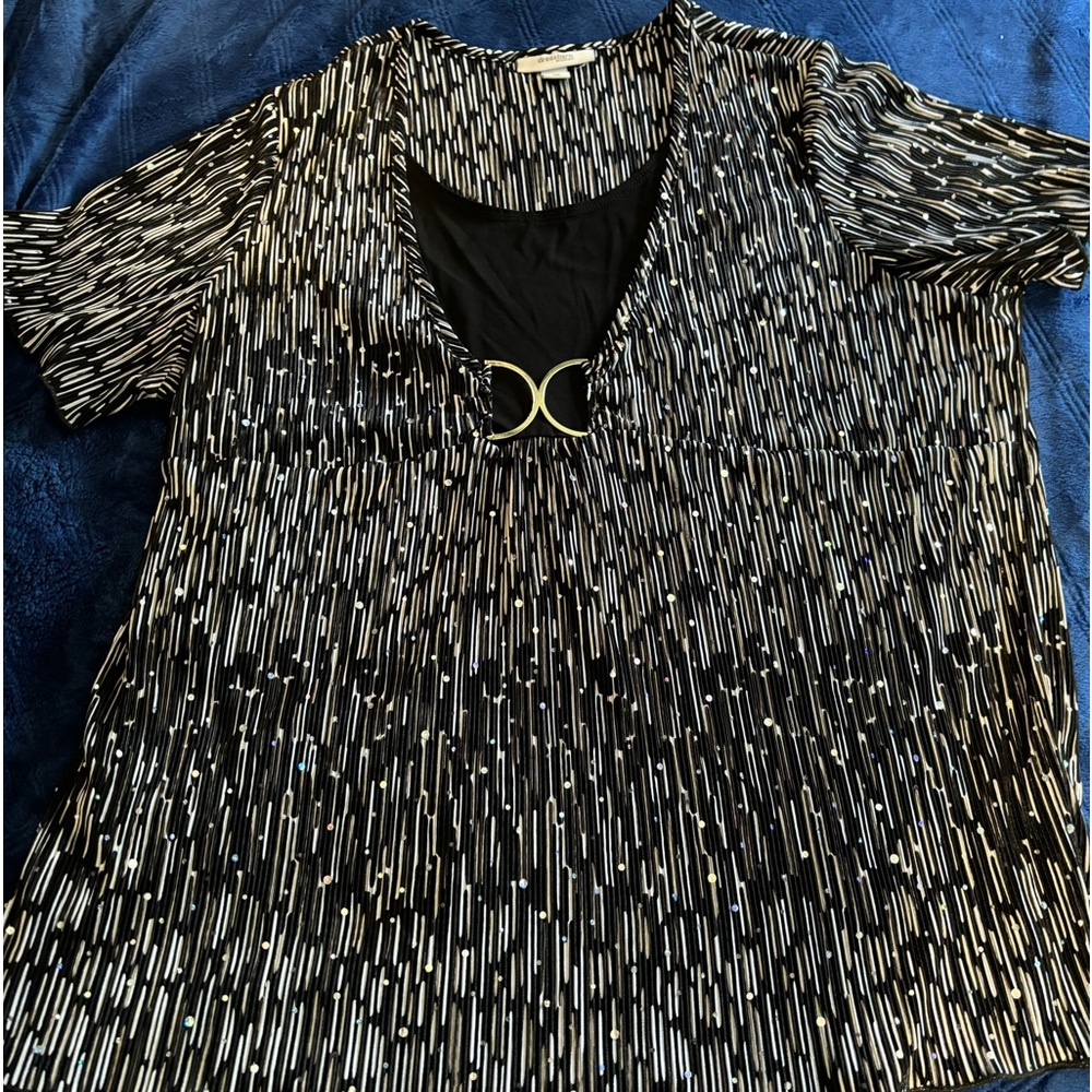 Women’s size 2X black, white and gold sparkling dressy top